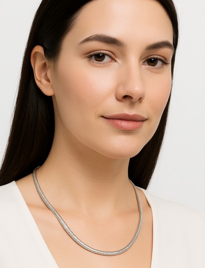 Woman with a women’s Nonna chain on neck